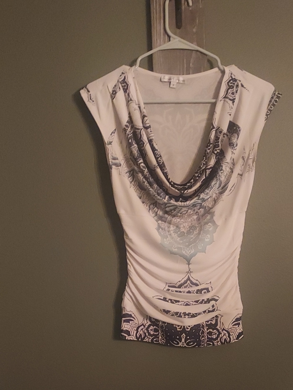 Moa Moa White Sleeveless Cowl Neck Printed Stretch Top